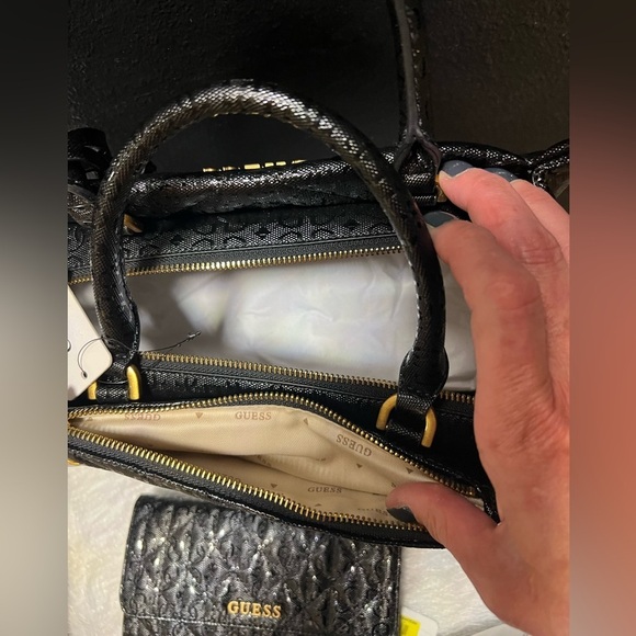 🖤🖤NWT-Guess Jania Quilted Small Girlfriend Satchel and matching Aveta wallet🖤 - Picture 14 of 15